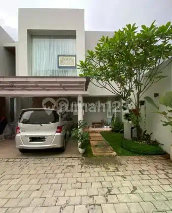 Rumah Mewah 2 Lantai di Jagakarsa Jaksel, Pakai Pemanas Surya Hemat Listrik SHM !!