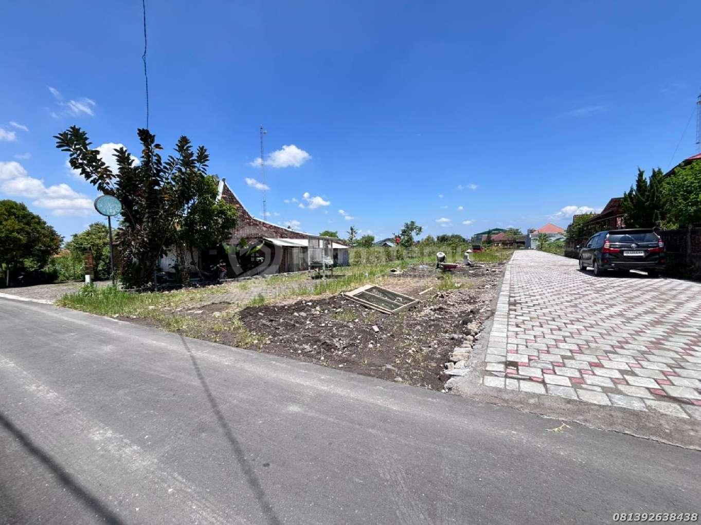 Utara Jl. Damai; Dijual Tanah Cantik View Sawah & Gn. Merapi, Lokasi Strategis Dekat Jl. Kaliurang *