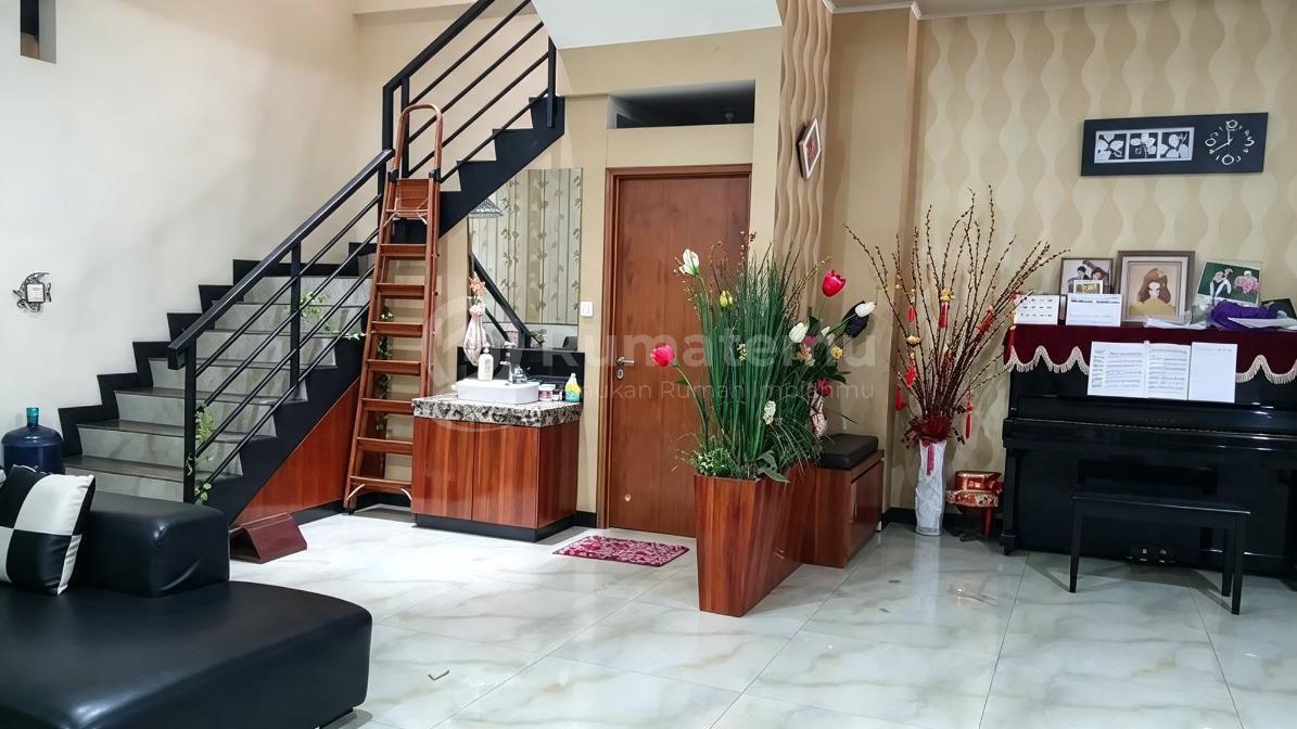 Taman Surya 3, Pegadungan, Kalideres, Jakbar..Dijual Rumah 4 Lantai, Hadap Selatan, Lantai 1 bisa untuk Usaha (Bebas Kolom), Sertifikat SHM, Furnished, Pondasi : Tiang Pancang.-700926.2 | Rumah123