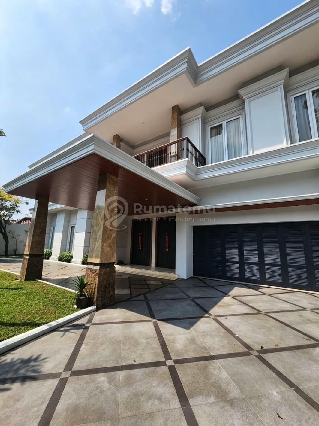 Dijual Rumah Brand New + Swimming Pool Dekat Tol Kemang Jakarta Selatan