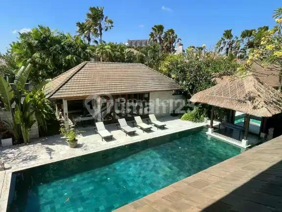 Rv-2797 Luxury Freehold Three Bedroom Villa For Sale