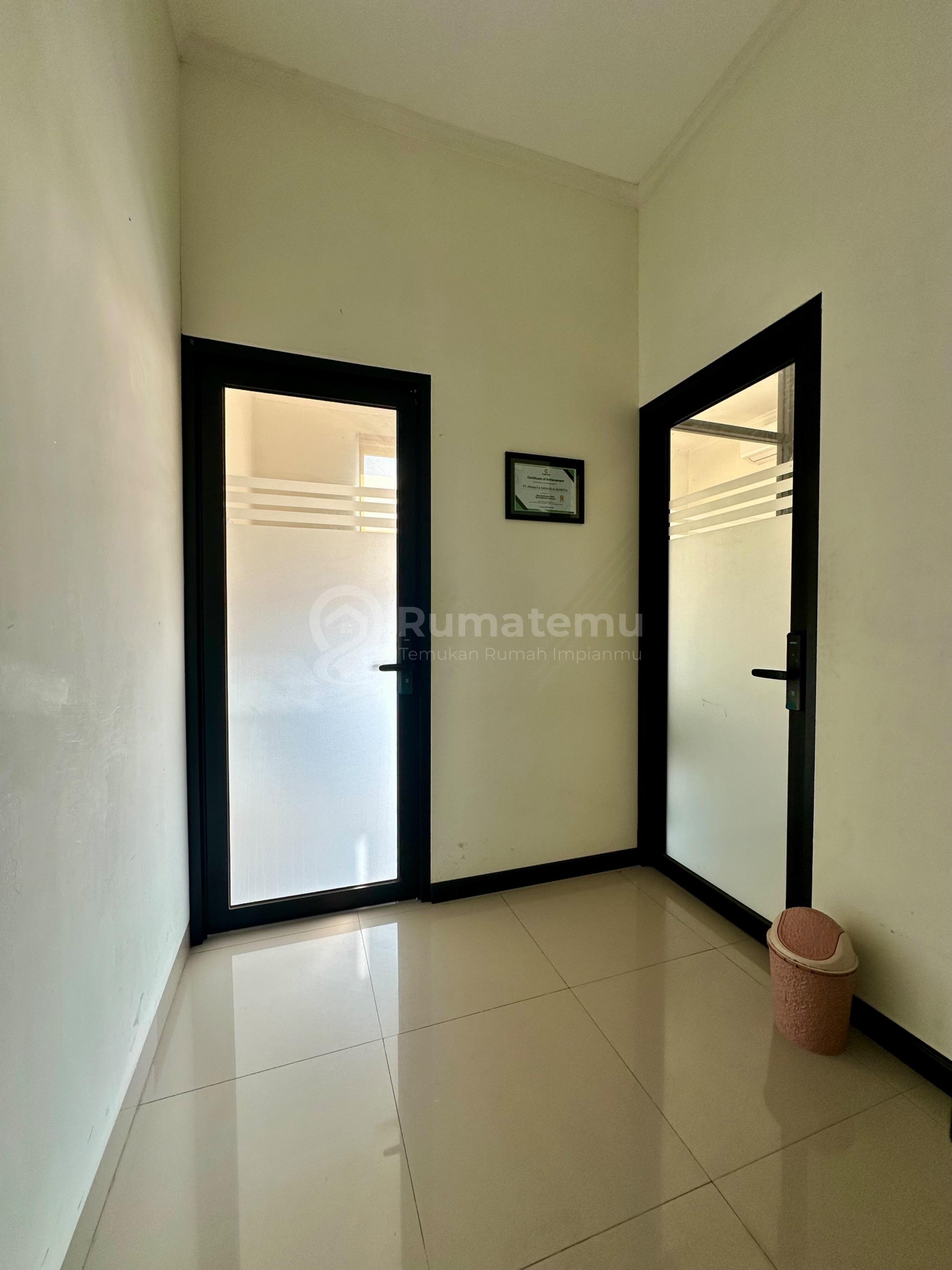 Disewakan Ruko Private Village - Jalan Utama Cikoneng