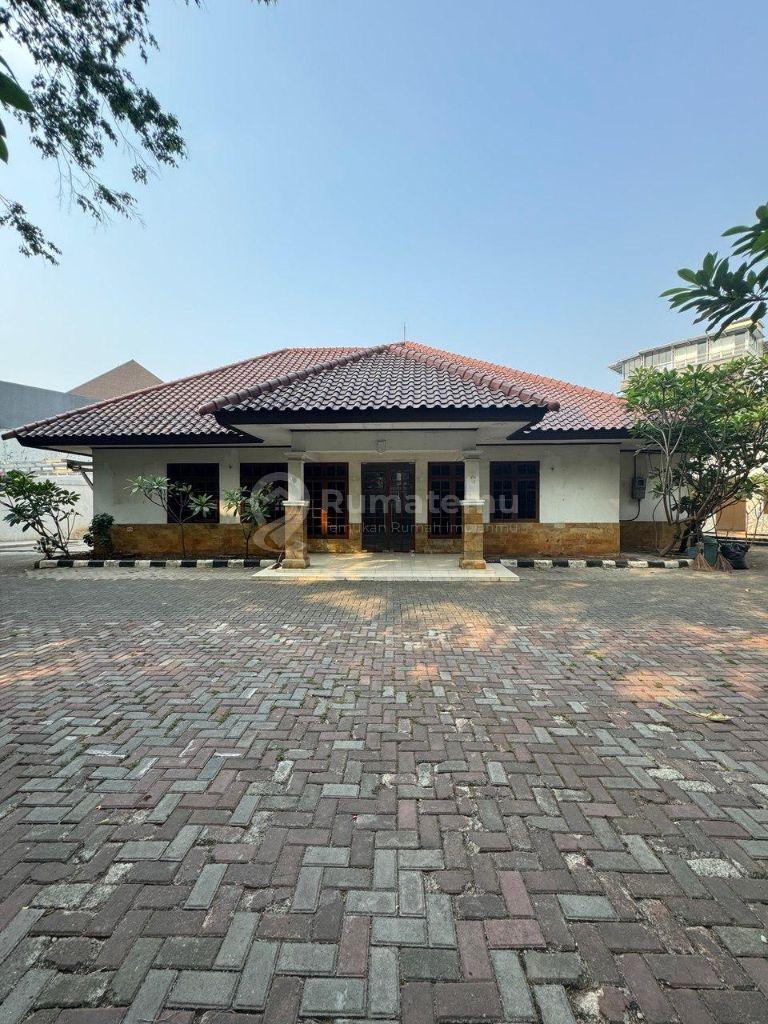 SEWA Rumah cocok untuk tempat Usaha Cafe , Resto, klinik di Menteng
