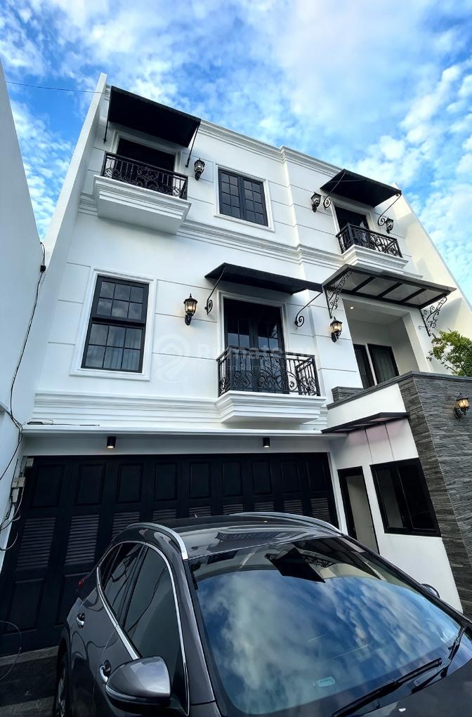 Dijual Rumah Rooftop Istimewa Baru Renov Siap Huni + Swimming Pool di Menteng S9572