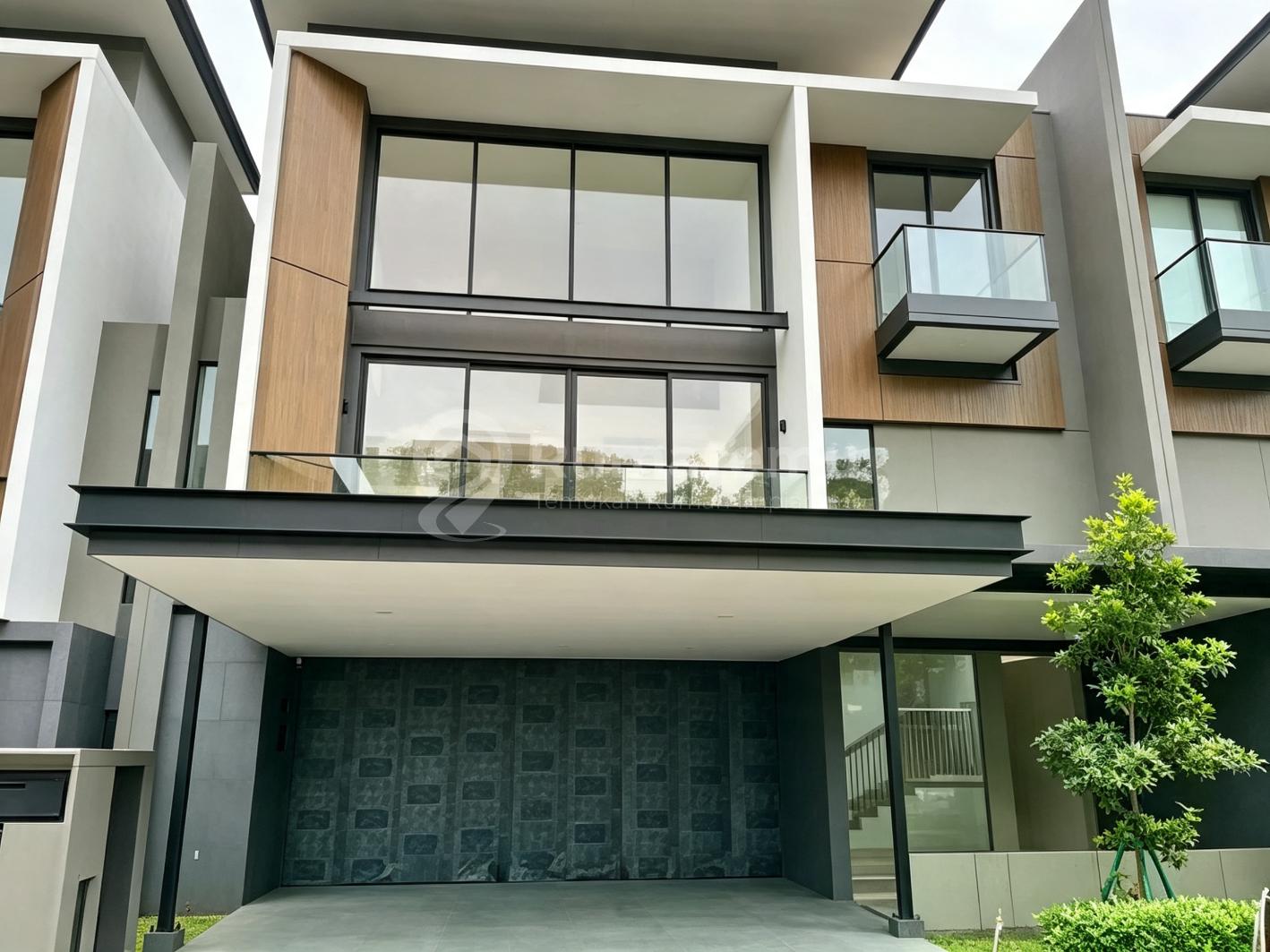 Rumah Navapark 4+1 Kt Dengan Lift Cluster Laurel Brand New