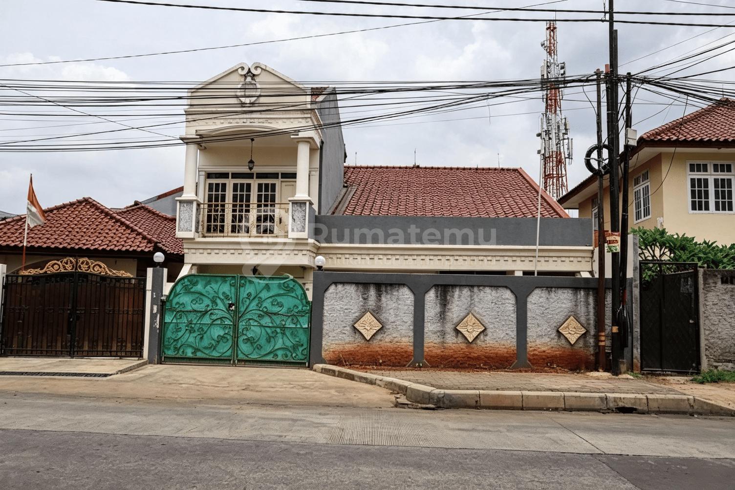 Jual rumah mewah 2 lantai terdapat home theater di Cinere, Gandul, Depok