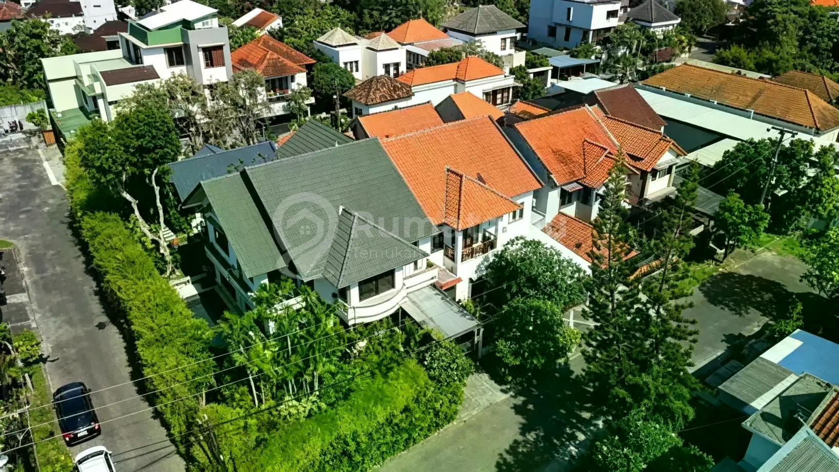 Rv-3265 Spacious Family Villa For Sale In Puri Gading, Jimbaran - Freehold