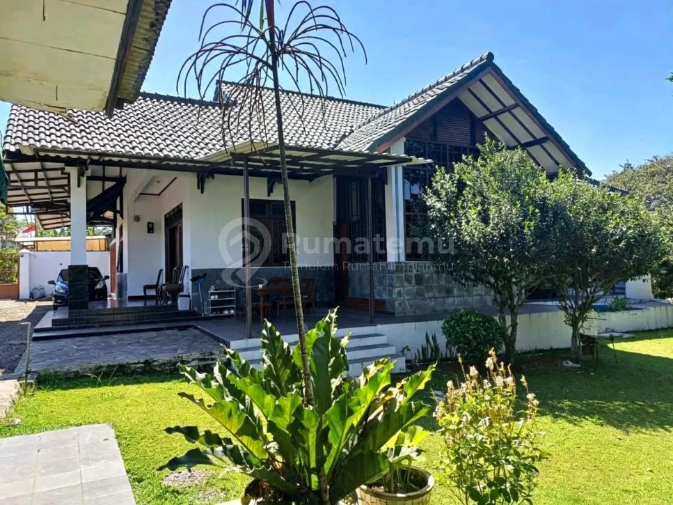 Jual Rumah keren halaman luas di Bogor..