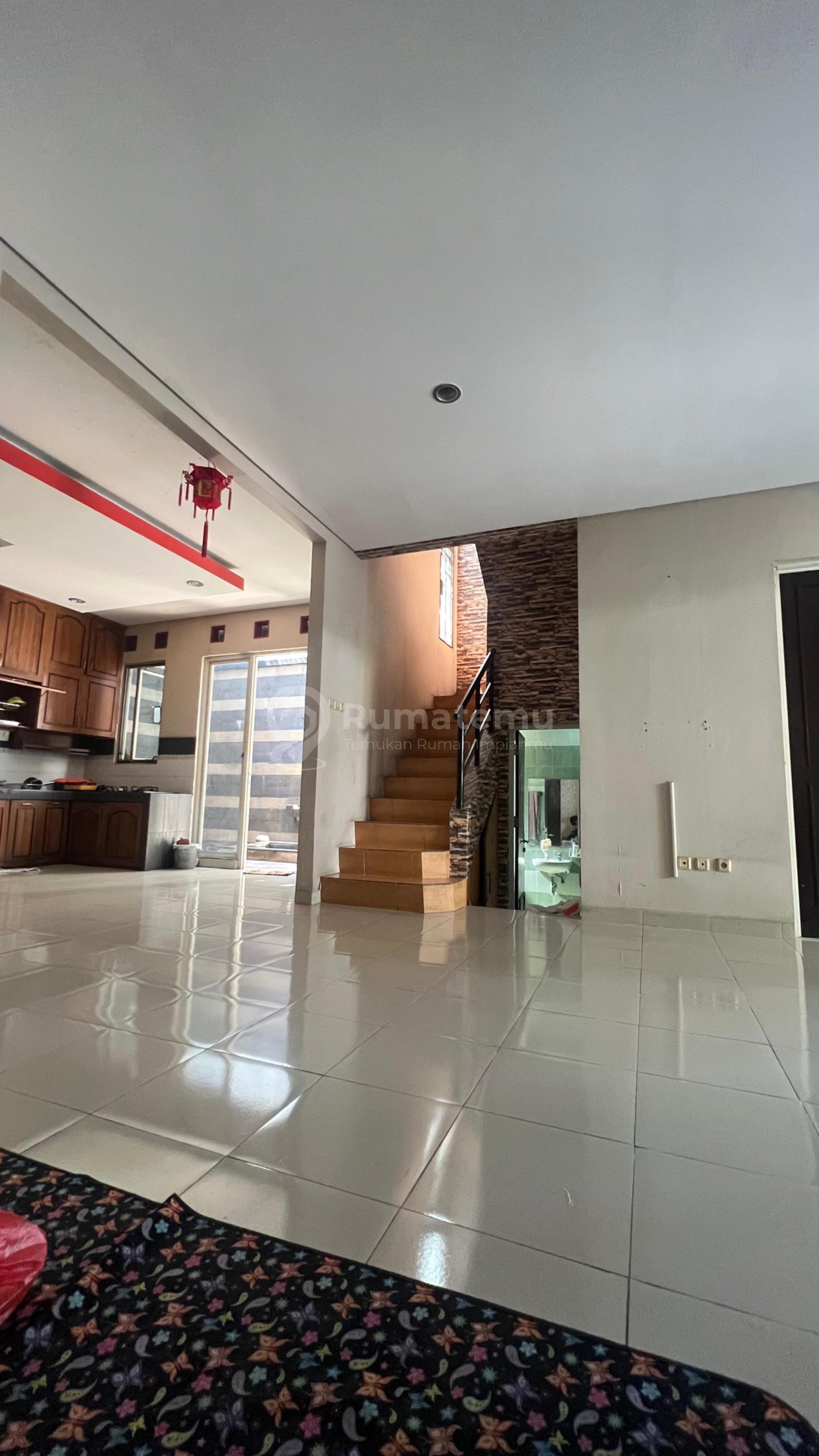 Disewakan rumah cluster bsd city kt 5+1