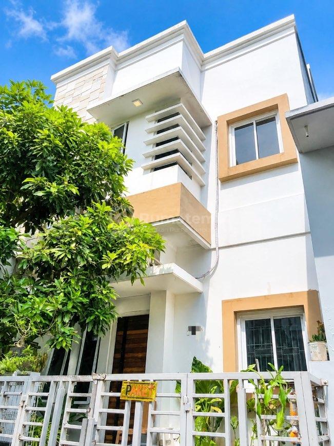 Dijual Rumah Nagus 3Lt Ada Rooftop Nyaman Siap Huni diKunciran deket Graha Bintaro