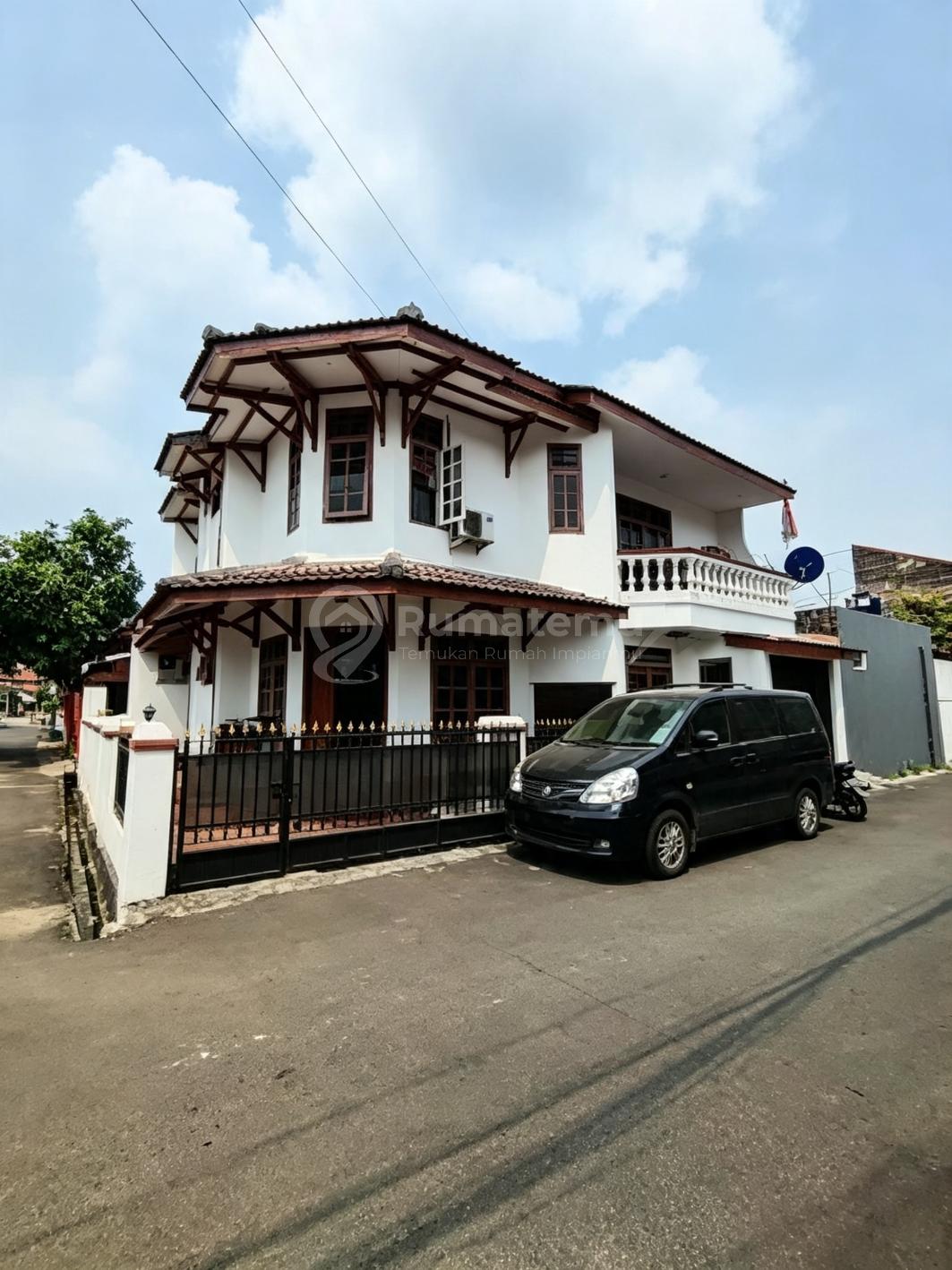 Rumah Hook Murah Bagus Dalam Komplek di Jatiwaringin Asri Bekasi