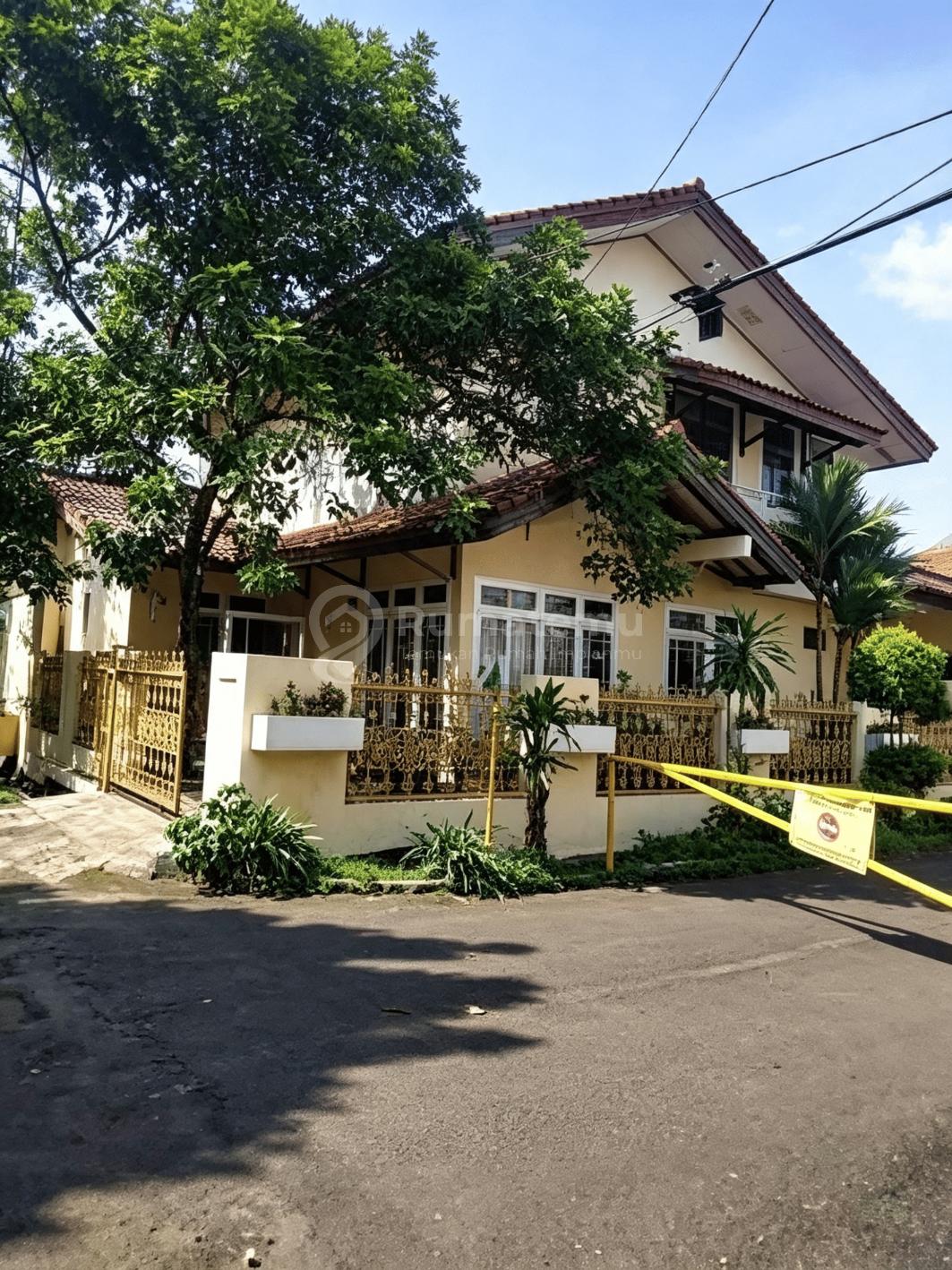 Jual rumah di dalam komplek dan Siap huni di Komplek Larangan Indah Ciledug Tangerang