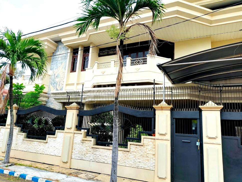 Dijual Rumah 2 lantai classic Surabaya barat
