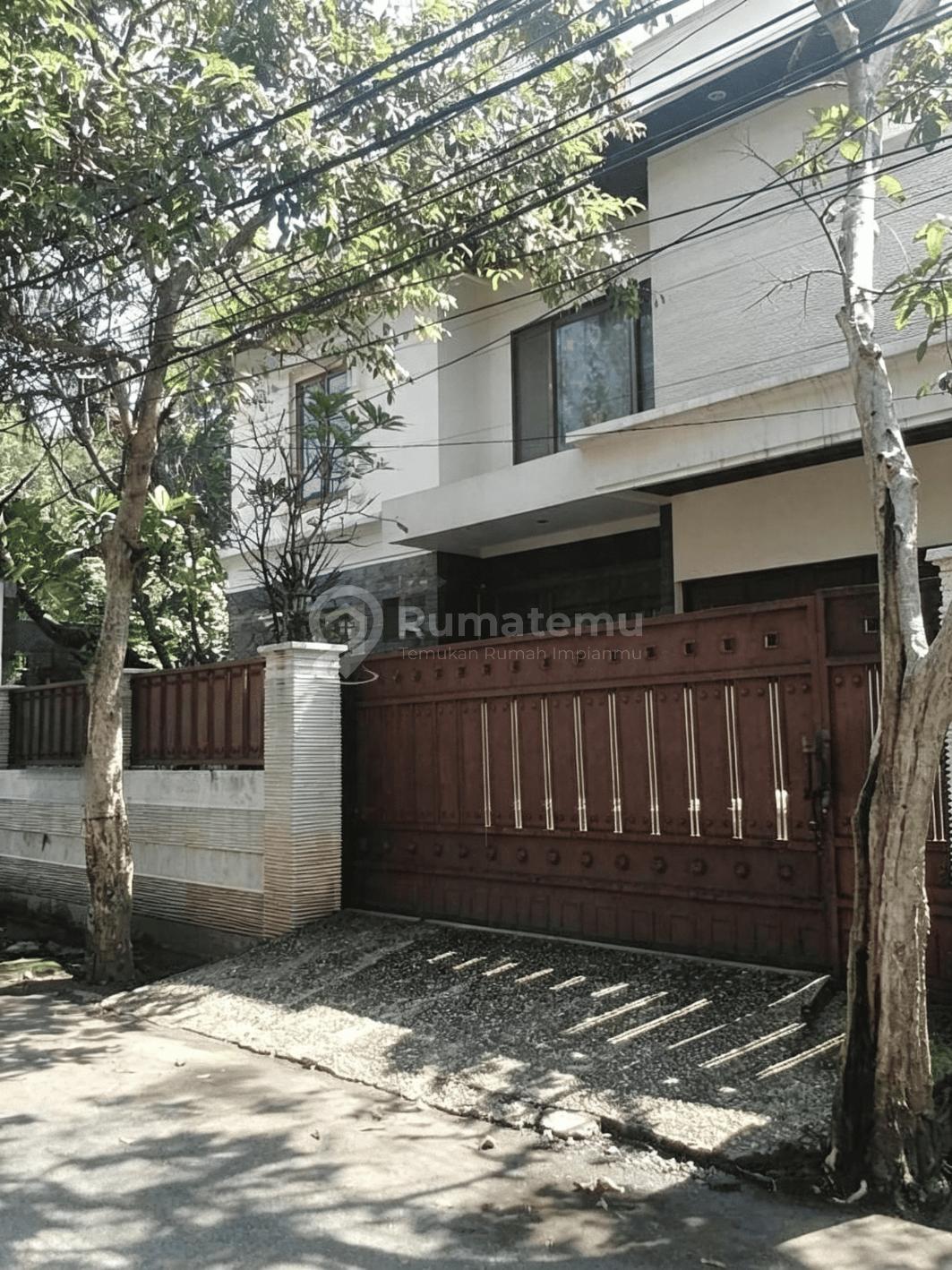Dijual rumah + swimming pool + water heater sentral kantor Jalan kemang, Jakarta Selatan