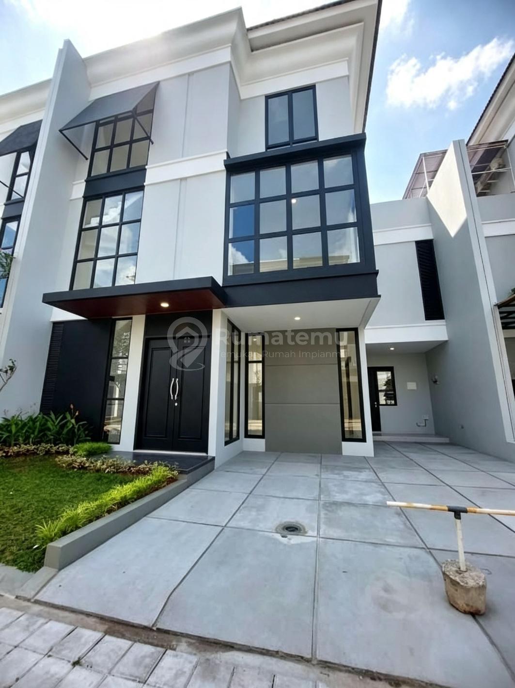Brand New Dijual Town house Modern + Swimming Pool Tersedia 2 Unit Ready Area Cilandak Jakarta Selatan
