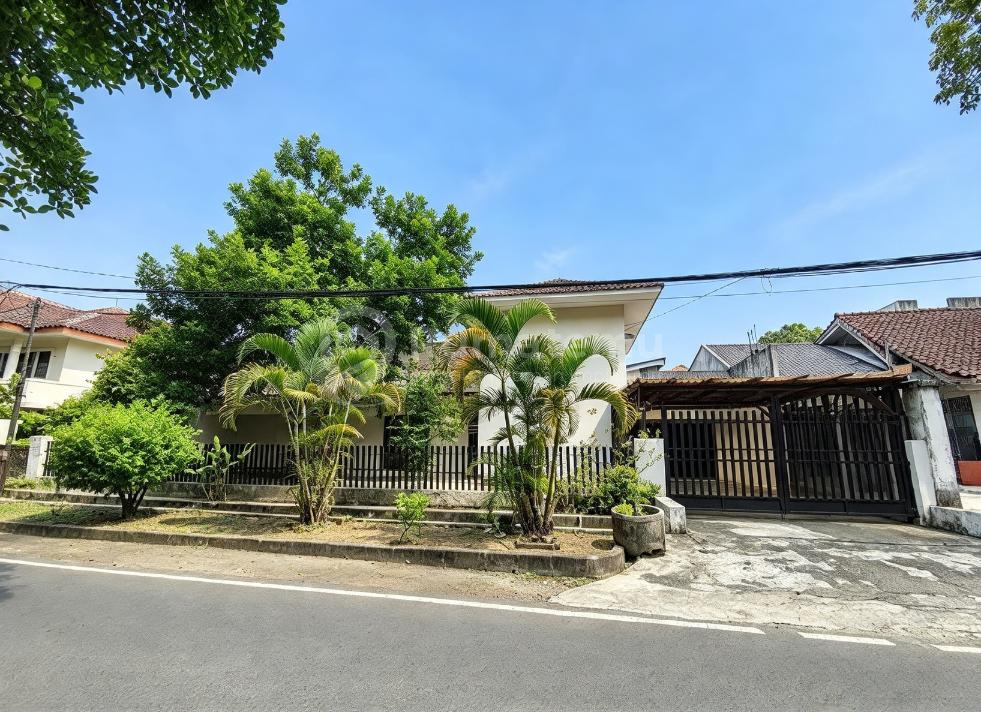 Dijual Rumah Dengan Halaman Luas Di Kayu Putih Pulo Gadung S9780