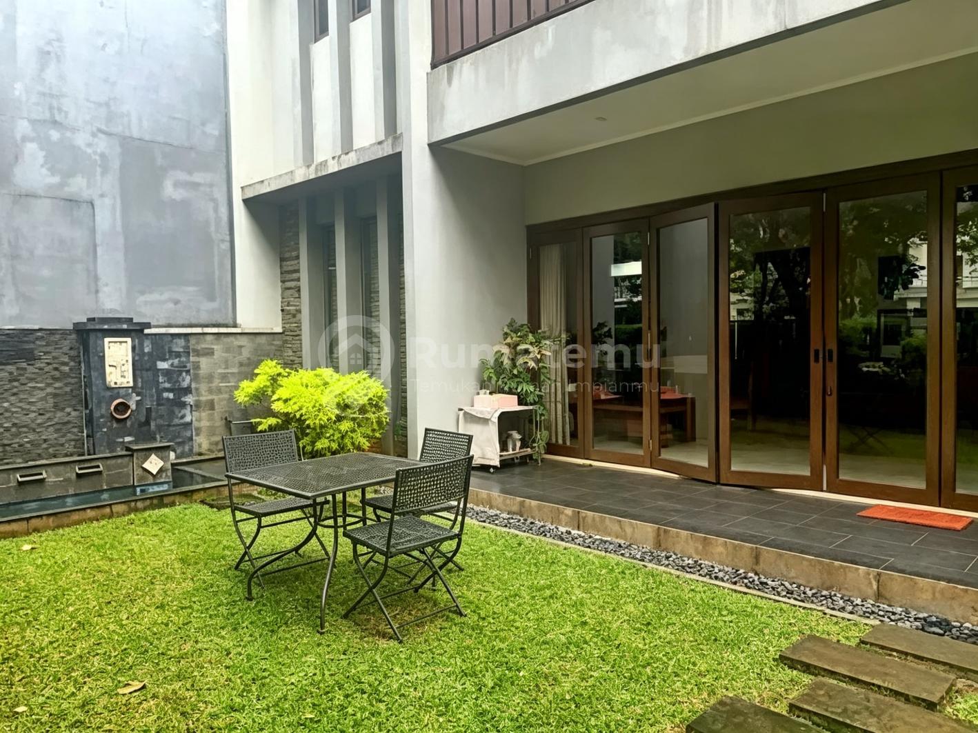 Dijual Rumah Cantik, Nyaman Semi Furnished di Green Cove BSD City