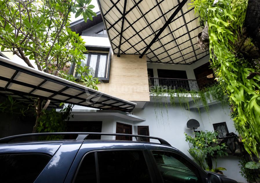 Dijual rumah Kemang Pratama 1, Bojong, Rawa Lumbu, Kota Bekasi Semi Furnish Lantai marmer slab dan parquete