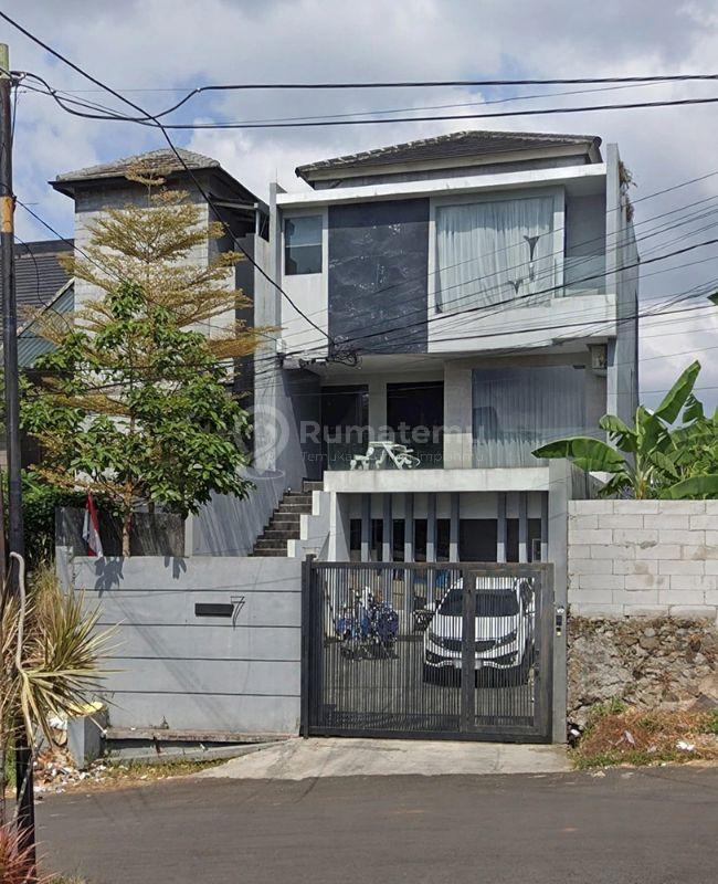 Rumah Modern Minimalis View Kota Bandung Interior Premium Sekelas Hotel  6 Kamar Tidur 5 Kamar Mandi Carport Kawasan Asri Tenang Nyaman Aman di Sayap Jl. DR. Setiabudi 