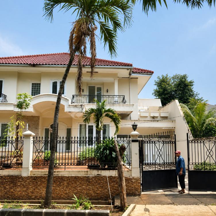 Dijual rumah sultan mewah termegah + Kolam Renang komplek modern Di Lebak Bulus