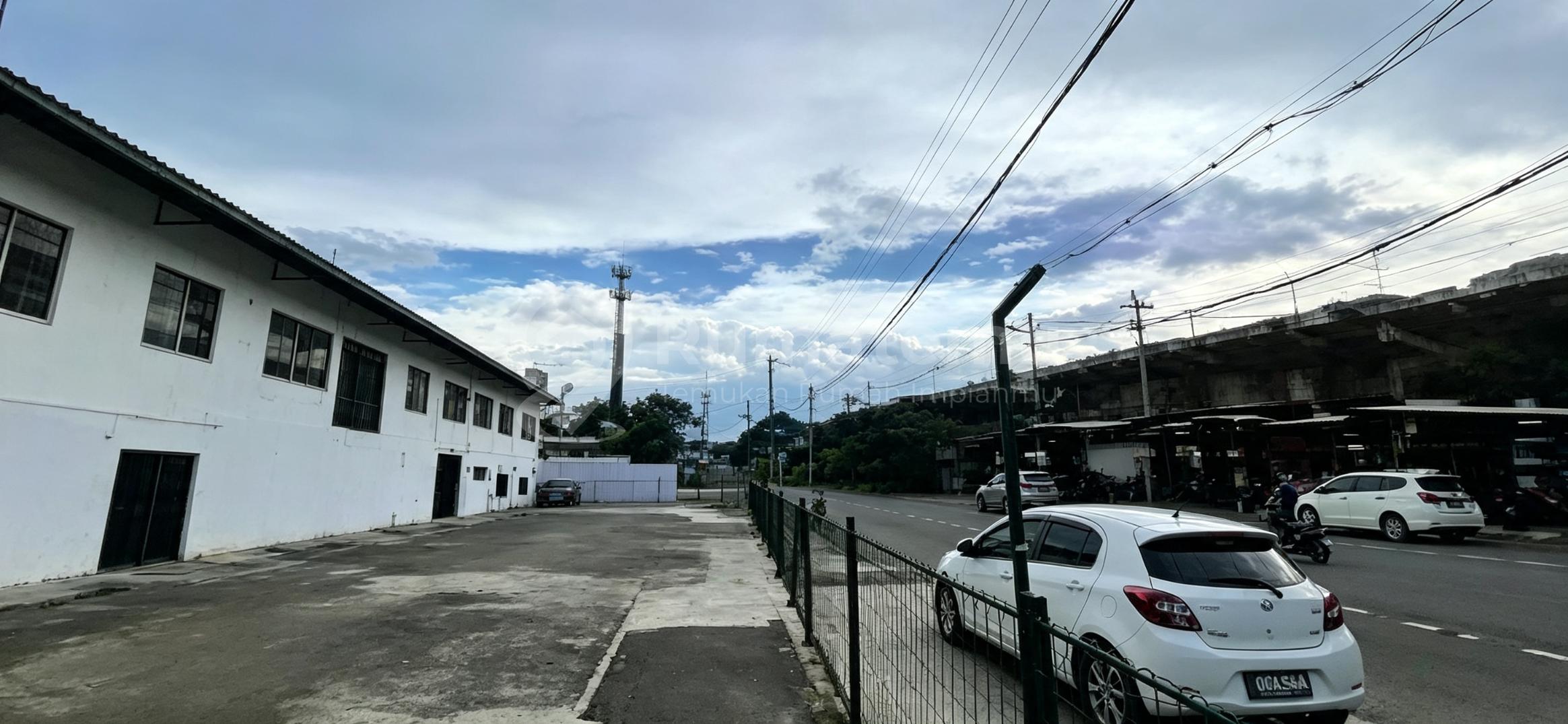 GUDANG DI LINGKAR LUAR BARAT CENGKARENG