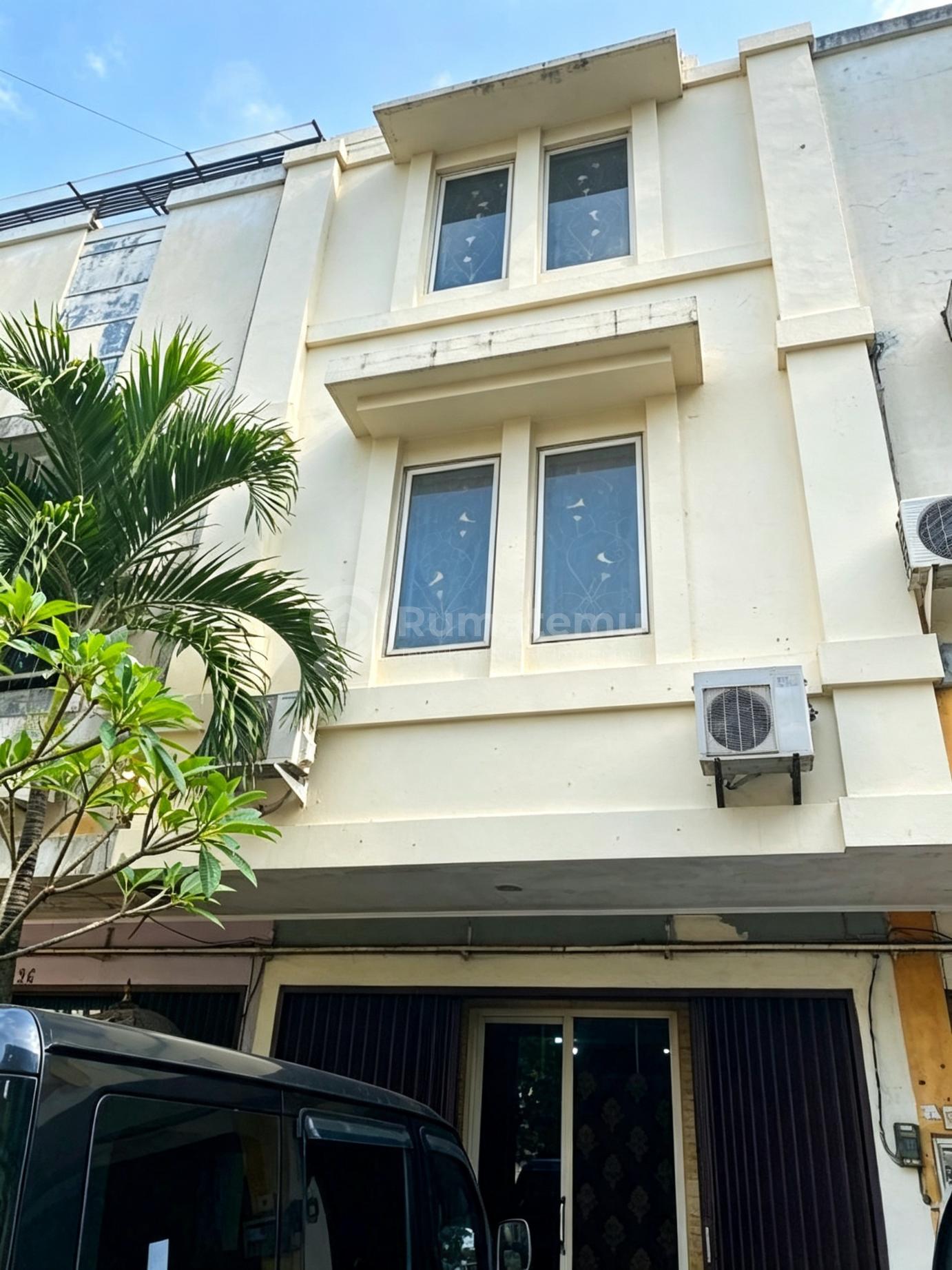 Di Jual Ruko Duren Sawit, 3 Lantai,Harga1.95 M Nego. Lokasi Strategis.