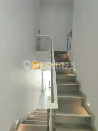 Rumah Mewah 3 Lantai Dalam Cluster di Kayu Putih Jakarta Timur