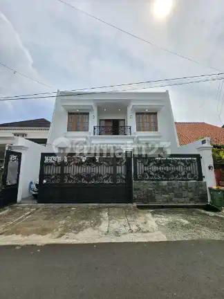 Rumah Mewah Jalan Lebar di Pondok Bambu
