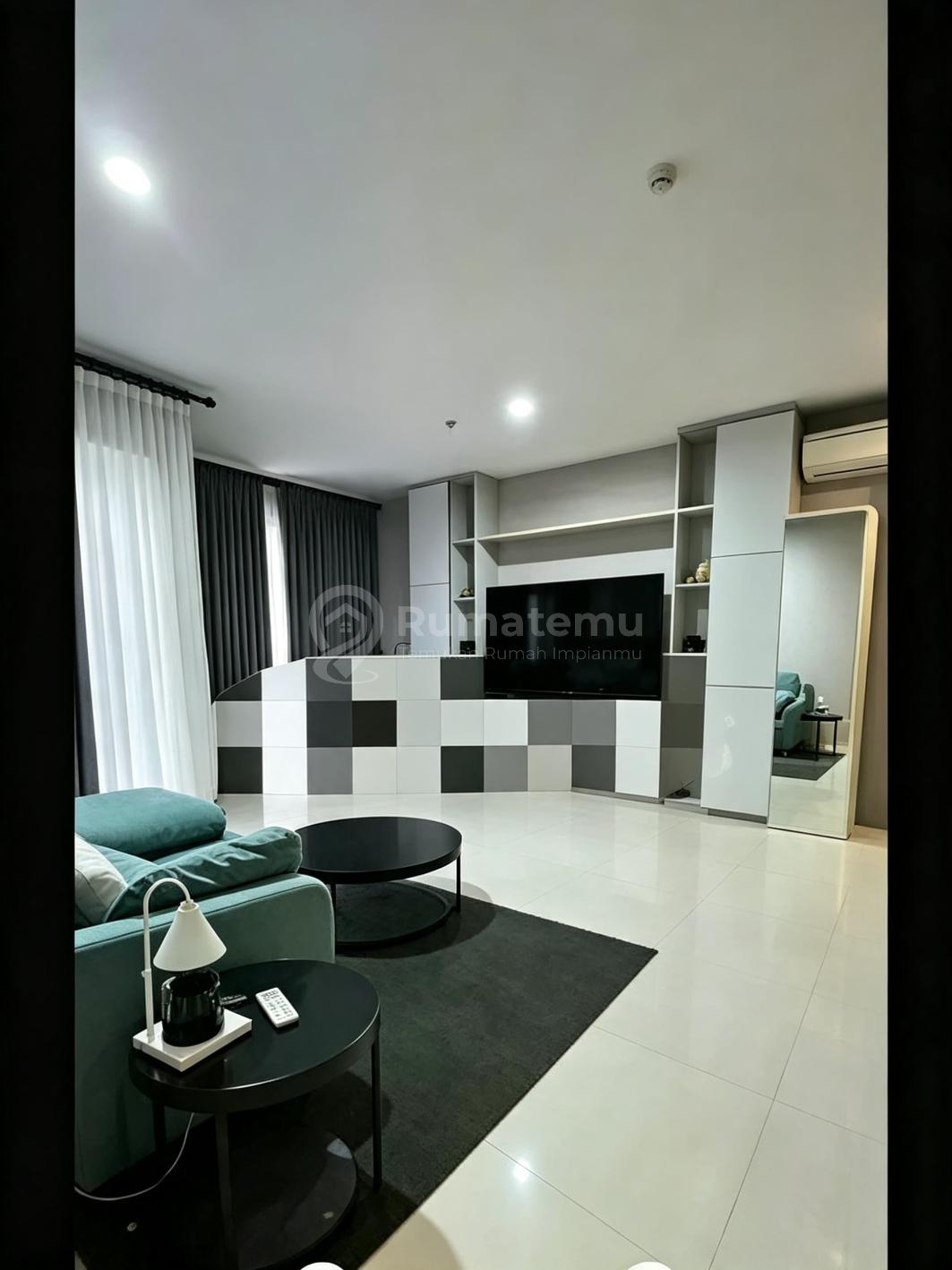 Disewakan Apartemen Lloyd 2 Br, Semi Furnish Dekat Binus