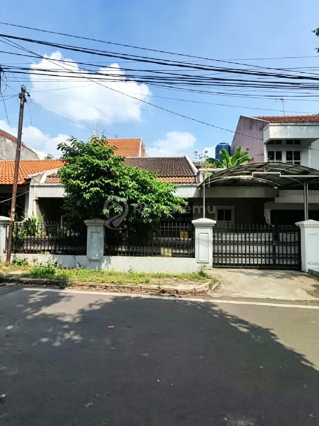 Rumah Pinggir Jalan Utama Komplek di Pondok Kelapa Duren Sawit