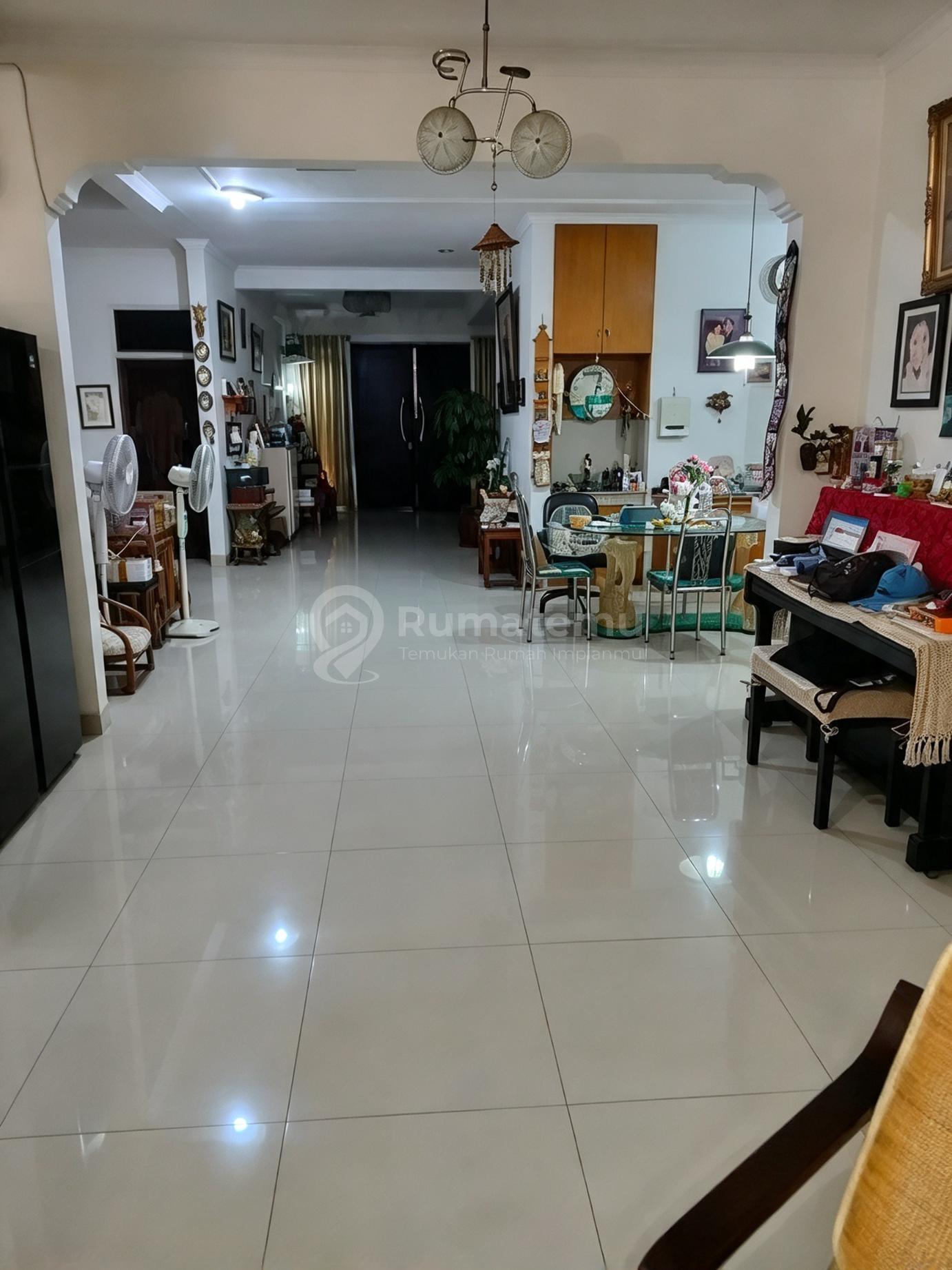 Citra 1, Kalideres, Jakbar..Dijual Rumah 2.5 Lantai, Posisi Boulevard, Listrik 6600 Watt, Hadap Timur, Air On Going Pam, Carport 3 Mobil, Furnished, Shm.-V.d1c.1123 -0625-1026