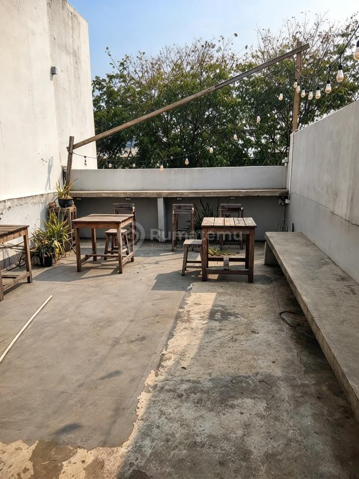 Taman Palem, Cengkareng, Jakarta Barat..Disewakan Ruko 2.5 Lantai, Hadap Jalan Raya Boulevard, Harga 105Jt Per 1 Tahun, Harga 200Jt Per 2 Tahun, Listrik 2200Watt, Air Sumur.-R1bo926