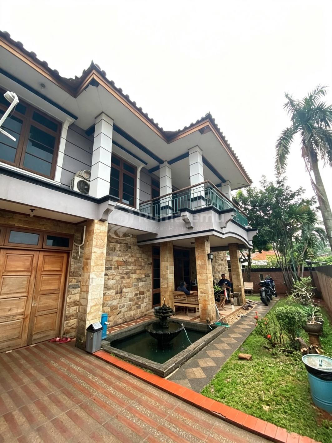 Dijual Rumah hook Garasi bisa 4 mobil di jalan utama di Pamulang Villa, Pd. Benda