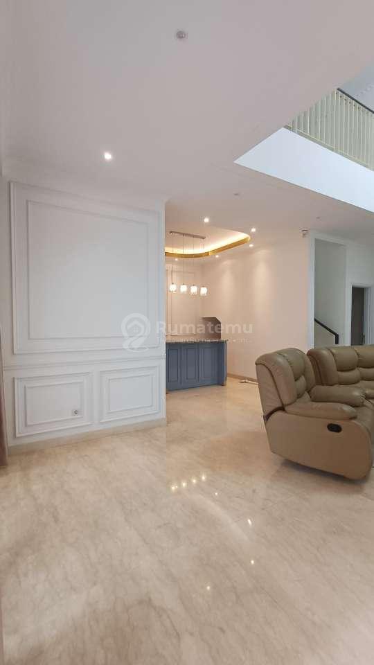Dijual Cepat Rumah di The Riviera at Puri 8×18.