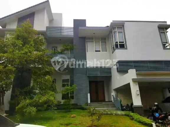 Dijual Rumah Mewah 2,5 Lantai di Taman Telaga Golf, Bsd City