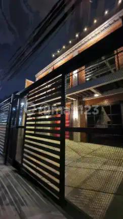 Dijual Rumah Dengan Konsep Industrial Dikawasan Jakarta Selatan