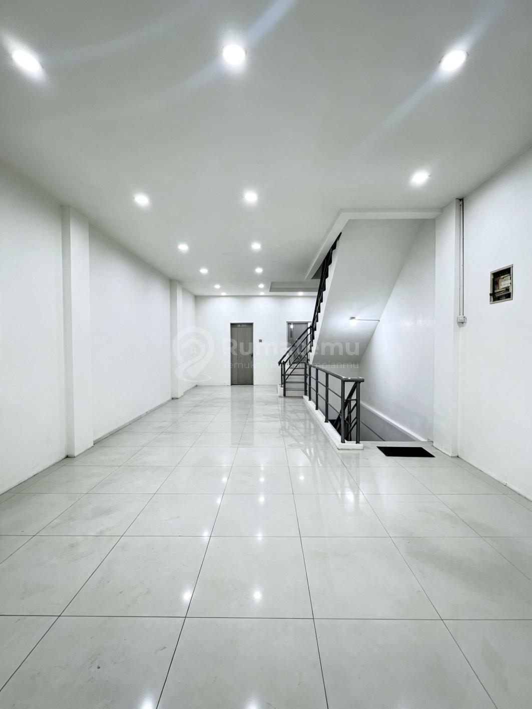 Dijual Ruko 4 Lantai di Komplek Roxy Mas, Jakarta Pusat