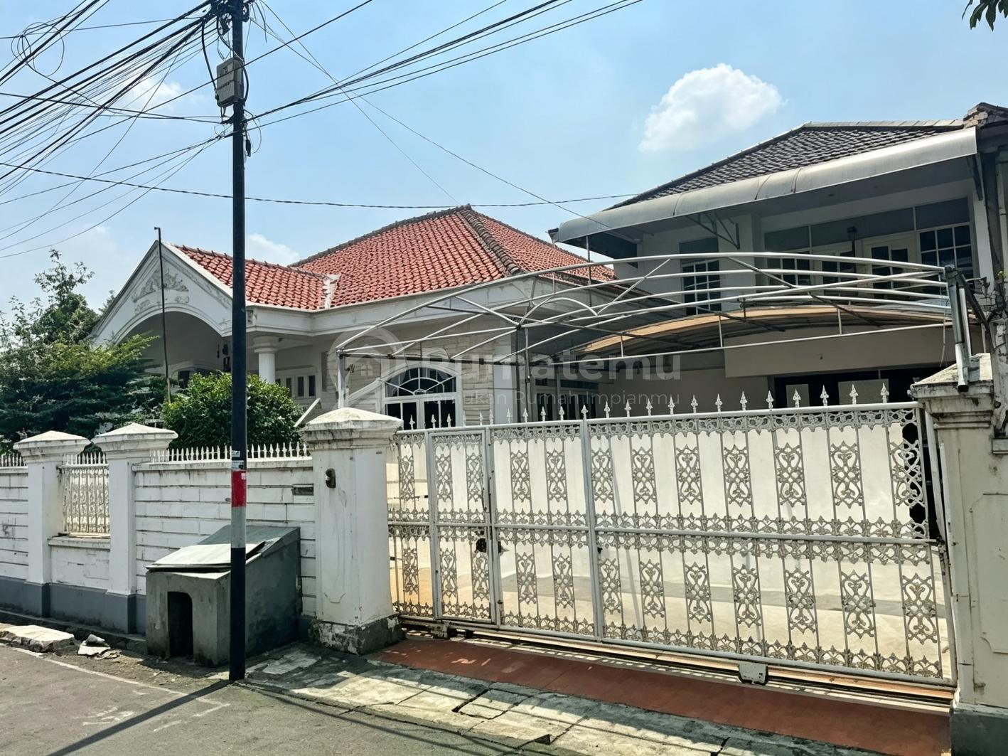 Rumah Secondary Dalam Komplek di Jati Rawamangun