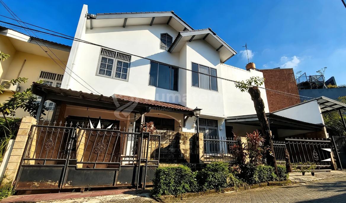 Dijual Rumah Siap Huni Lokasi Strategis di Bintaro Sektor 3