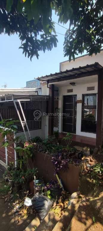 Dijual rumah siap huni di lingkungan tenang dan aman, Komplek Graha Selaras Indah, Sukapada – Cibeunying Kidul, Kota Bandung.  Cocok untuk keluarga muda atau investasi sewa.