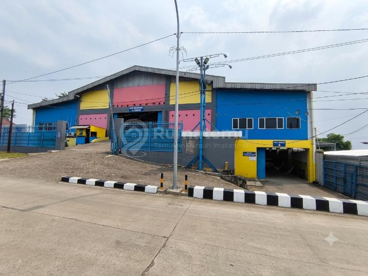 Gudang Ex Showroom Bengkel Jalan Interchange Tol Karawang Barat