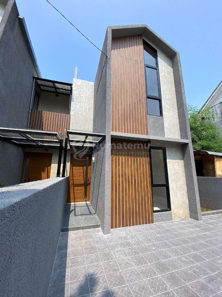 Dijual rumah baru komplek Akses jalan 2 mobil di Cipedak, Jagakarsa, Jakarta Selatan