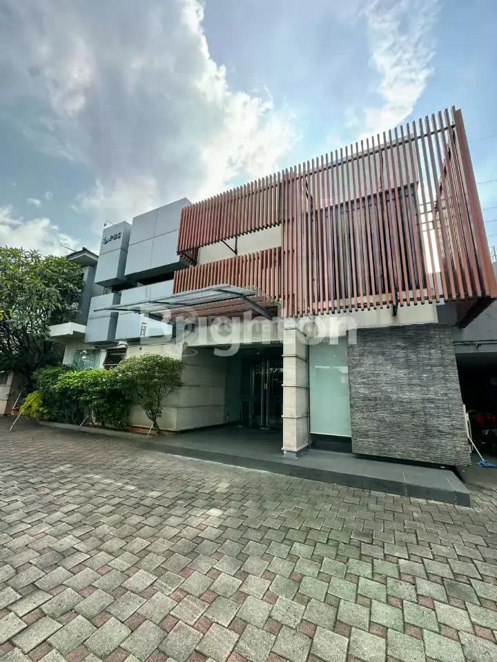 SEWA RUMAH KOMERSIAL 2 LANTAI DI SISINGAMANGARAJA, DEKAT SCBD