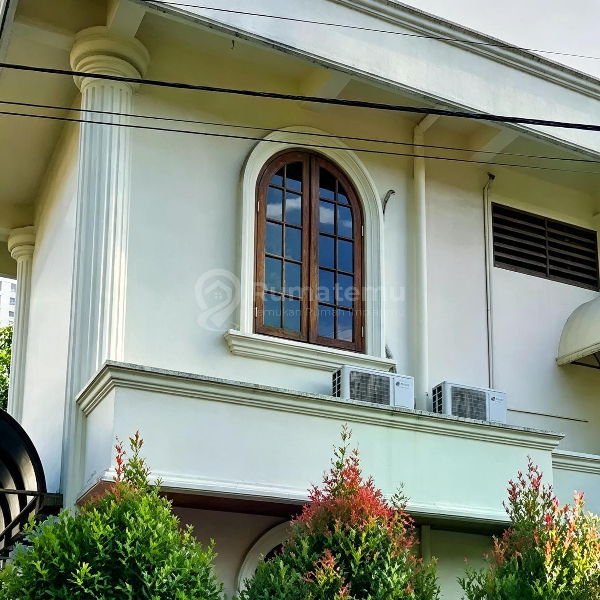 Setara Njop,Dijual Rumah Siap Huni di Pondok Indah Jakarta Selatan
