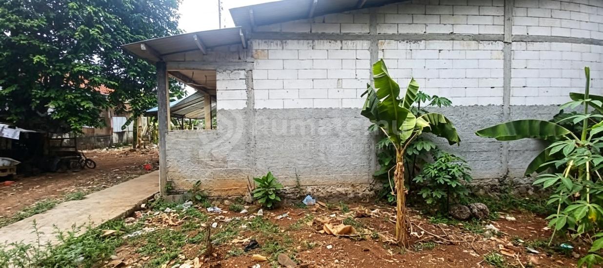 Disewakan Tanah beserta Rumah Kontrakan 2 pintu dengan lokasi Strategis di Rangkapan Jaya Baru, Pancoran Mas, Depok. Tanah sudah rata cocok untuk dijadikan tempat tinggal, tempat usaha, Kontrakan, dan Perumahan Cluster