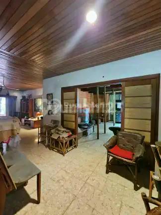 Di Jual Rumah lama harga hitung tanah saja. Lokasi nyaman, tenang dan aman di Jl MPR Cipete-Cilandak