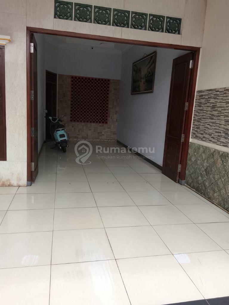 Jual Rumah Pinggir Jalan Dengan Roof Top di Lubang Buaya, Cipayung, Jakarta Timur