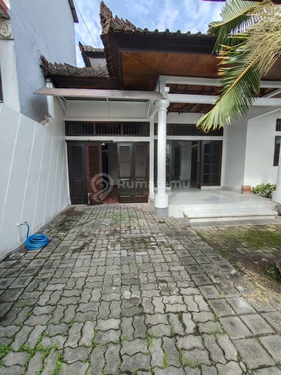 RUMAH 2 LANTAI LUAS 265M² DI GATOT SUBROTO TIMUR