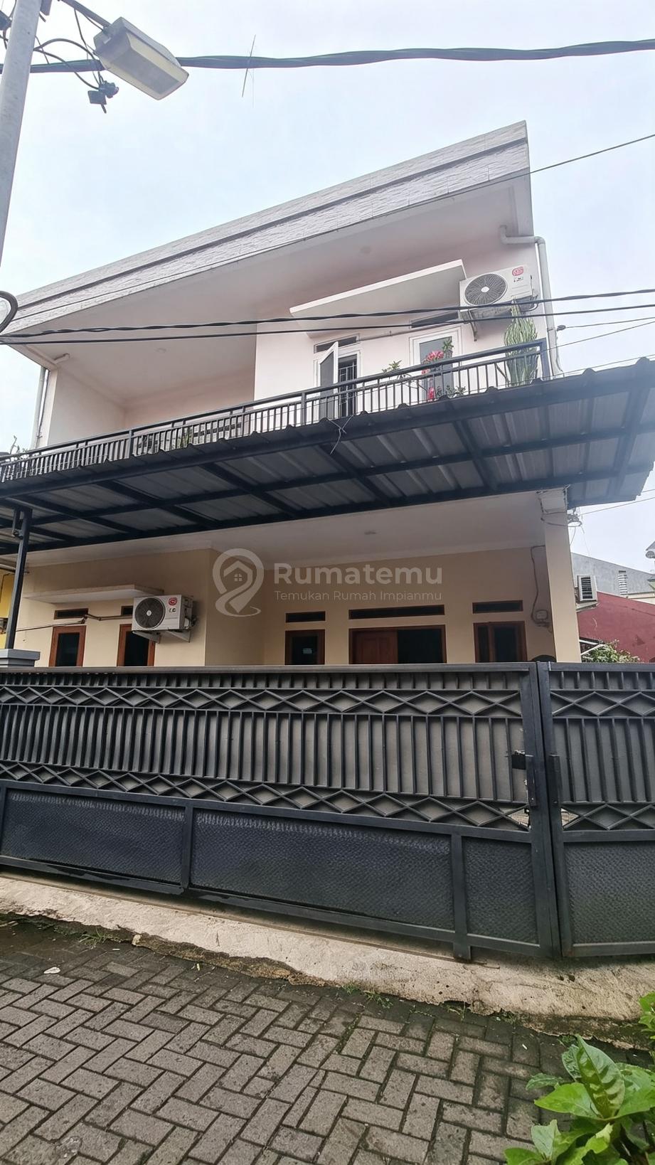 Dijual rumah 3 lantai Akses jalan 1 mobil lebih di Karang Tengah, Kota Tangerang, Banten