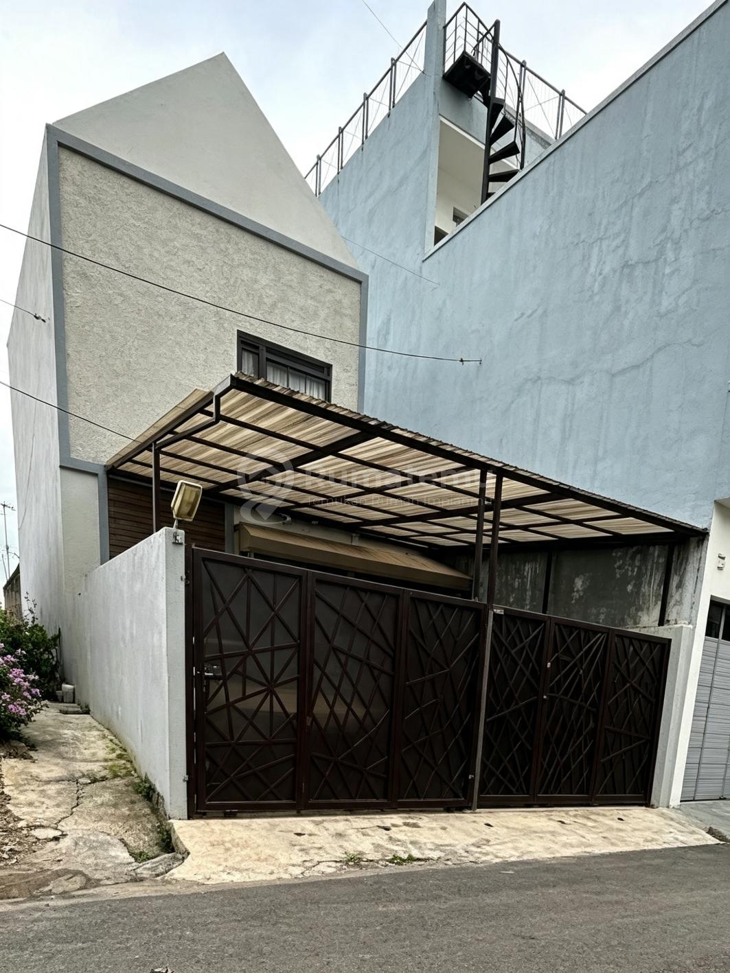 Rumah Minimalis Cingised Dekat Cisaranten Bandung